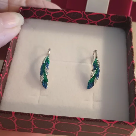 Elegant Sterling Silver Feather Earrings - Picture 9 of 16